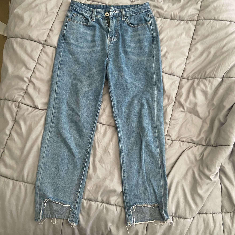mom jeans with ankle cuts
